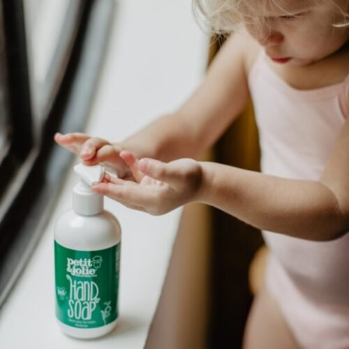 5A1A9253-600x900 SQUARED Håndsæbe til Sensitiv Hud (250 ml)